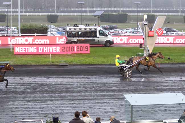 Photo d'arrivée de la course pmu CRITERIUM DES 3 ANS à PARIS-VINCENNES le Dimanche 16 décembre 2018