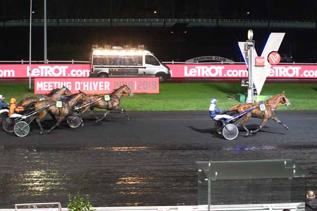 Photo d'arrivée de la course pmu PRIX DE COGOLIN à PARIS-VINCENNES le Dimanche 16 décembre 2018
