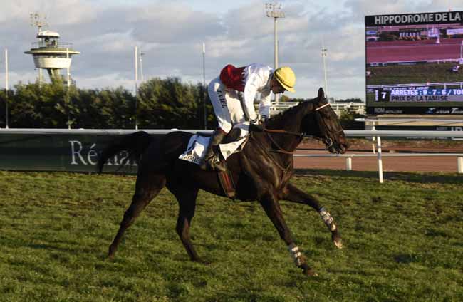 Photo d'arrivée de la course pmu PRIX DE LA TAMISE à CAGNES-SUR-MER le Lundi 17 décembre 2018