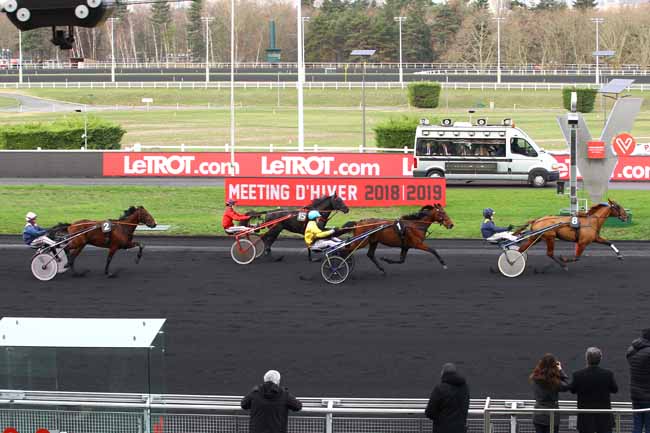 Photo d'arrivée de la course pmu PRIX DES IRIS à PARIS-VINCENNES le Mardi 18 décembre 2018