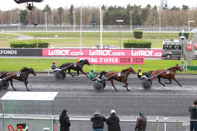 Photo d'arrivée de la course pmu PRIX DE PIERREFONDS à PARIS-VINCENNES le Vendredi 21 décembre 2018