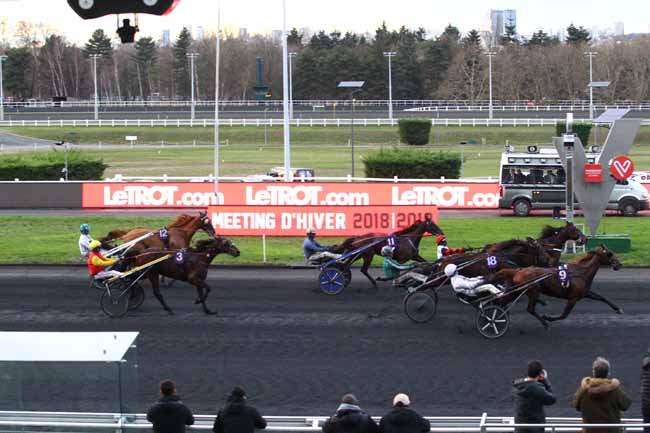 Photo d'arrivée de la course pmu PRIX D'EVRECY à PARIS-VINCENNES le Vendredi 21 décembre 2018