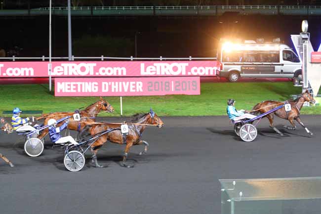 Photo d'arrivée de la course pmu PRIX DE LIMAY à PARIS-VINCENNES le Dimanche 23 décembre 2018