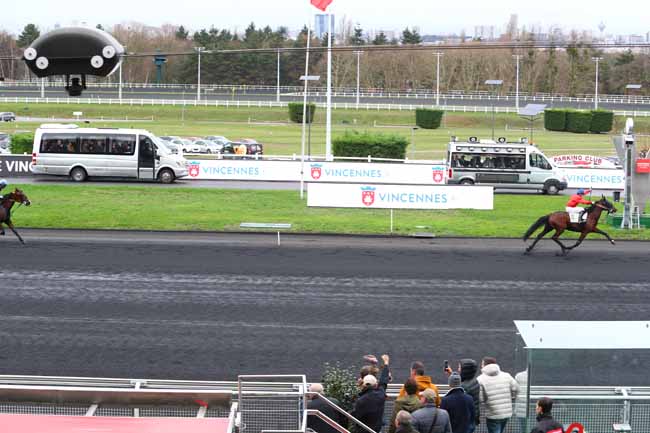 Photo d'arrivée de la course pmu PRIX DE VINCENNES à PARIS-VINCENNES le Dimanche 23 décembre 2018