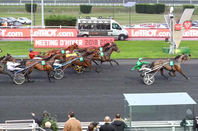 Photo d'arrivée de la course pmu CRITERIUM CONTINENTAL à PARIS-VINCENNES le Dimanche 23 décembre 2018