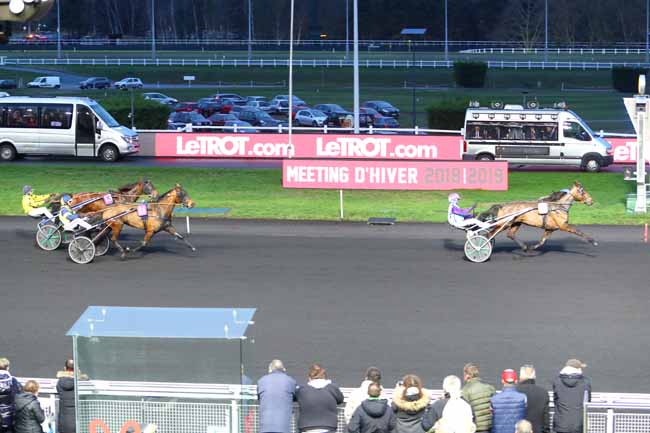 Photo d'arrivée de la course pmu PRIX DE VIENNE à PARIS-VINCENNES le Dimanche 23 décembre 2018