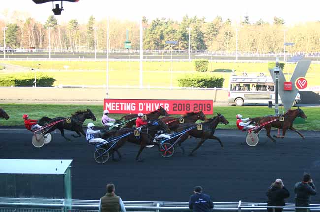 Photo d'arrivée de la course pmu PRIX DE BEAUMONT-DE-LOMAGNE à PARIS-VINCENNES le Mardi 25 décembre 2018