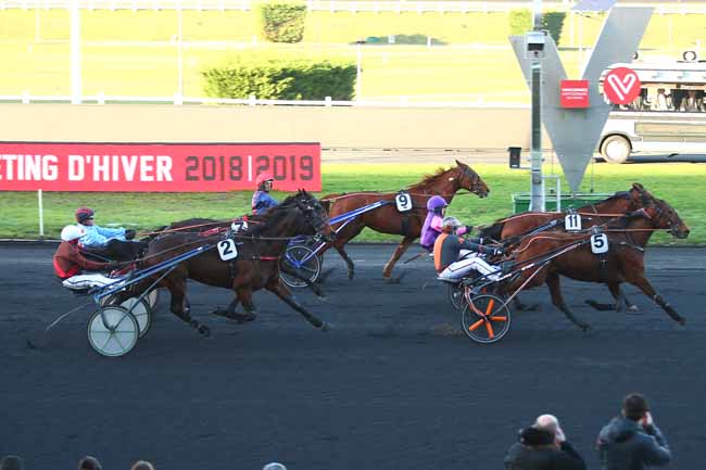 Photo d'arrivée de la course pmu PRIX DE NEUILLE-PONT-PIERRE à PARIS-VINCENNES le Mardi 25 décembre 2018