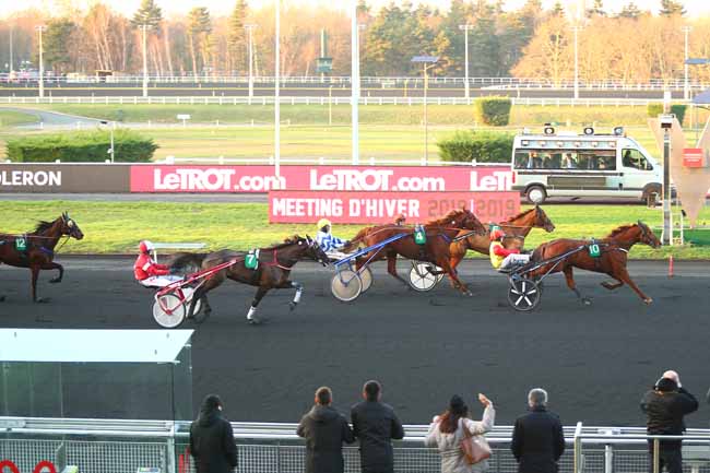 Photo d'arrivée de la course pmu PRIX DE MARENNES-OLERON à PARIS-VINCENNES le Mardi 25 décembre 2018