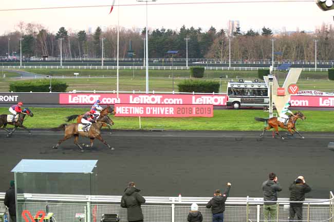 Photo d'arrivée de la course pmu PRIX DE DOMFRONT à PARIS-VINCENNES le Mardi 25 décembre 2018