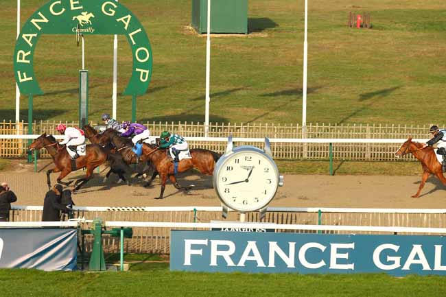 Photo d'arrivée de la course pmu PRIX DU CARREFOUR DES MARCHANDS DE NAVETS à CHANTILLY le Mercredi 26 décembre 2018