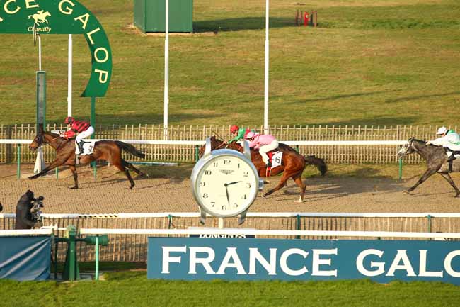 Photo d'arrivée de la course pmu PRIX DE LA ROUTE DU DUC D'ENGHIEN à CHANTILLY le Mercredi 26 décembre 2018