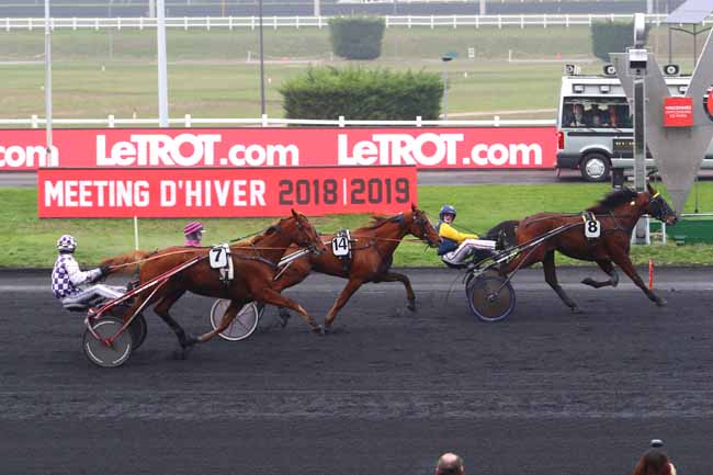 Photo d'arrivée de la course pmu PRIX DE COMPIEGNE à PARIS-VINCENNES le Jeudi 27 décembre 2018