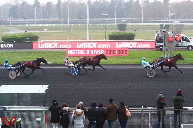 Photo d'arrivée de la course pmu PRIX DE CHATEAU-CHINON à PARIS-VINCENNES le Jeudi 27 décembre 2018