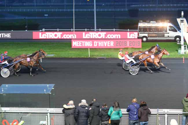 Photo d'arrivée de la course pmu PRIX DU MELE-SUR-SARTHE à PARIS-VINCENNES le Jeudi 27 décembre 2018