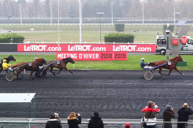Photo d'arrivée de la course pmu PRIX DE BONNIEUX (GR B) à PARIS-VINCENNES le Vendredi 28 décembre 2018