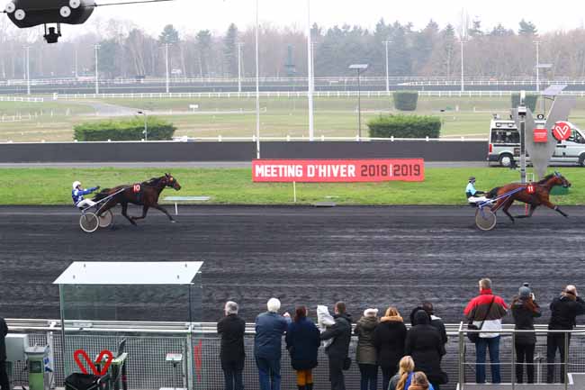 Photo d'arrivée de la course pmu PRIX DE SAINT-LEONARD à PARIS-VINCENNES le Vendredi 28 décembre 2018