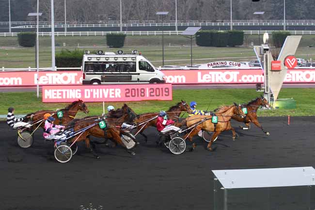 Photo d'arrivée de la course pmu PRIX DE DAMVILLE à PARIS-VINCENNES le Samedi 29 décembre 2018