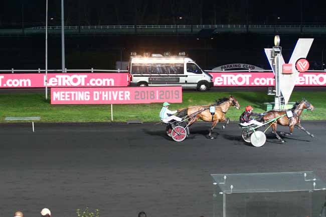 Photo d'arrivée de la course pmu PRIX DES EGLANTIERS à PARIS-VINCENNES le Samedi 29 décembre 2018