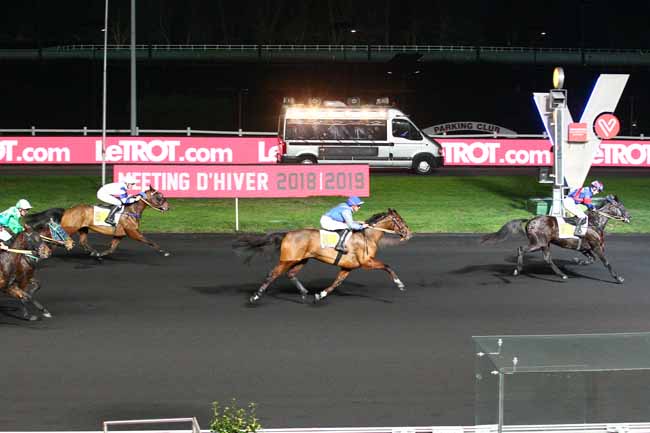 Photo d'arrivée de la course pmu PRIX DE NEUVILLE à PARIS-VINCENNES le Samedi 29 décembre 2018
