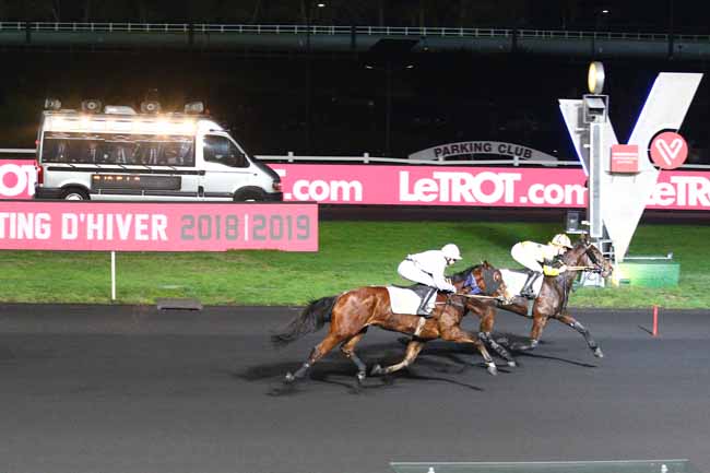 Photo d'arrivée de la course pmu PRIX DE TARBES à PARIS-VINCENNES le Dimanche 30 décembre 2018