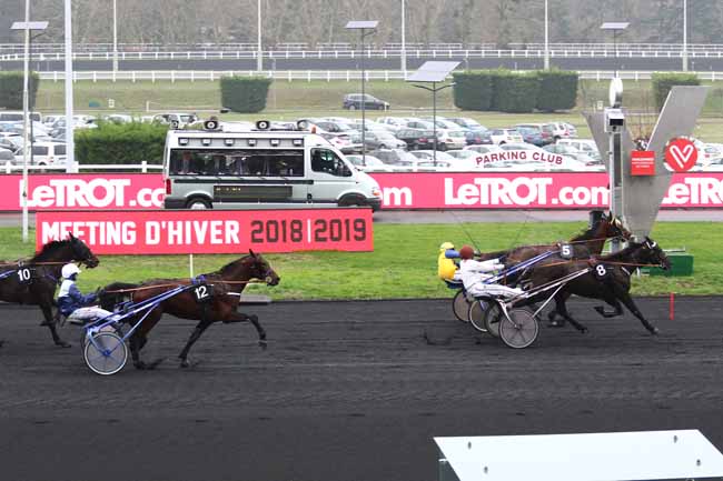 Photo d'arrivée de la course pmu PRIX DE MEULAN à PARIS-VINCENNES le Dimanche 30 décembre 2018
