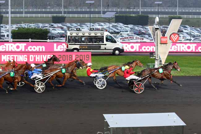 Photo d'arrivée de la course pmu GRAND PRIX DE BOURGOGNE à PARIS-VINCENNES le Dimanche 30 décembre 2018