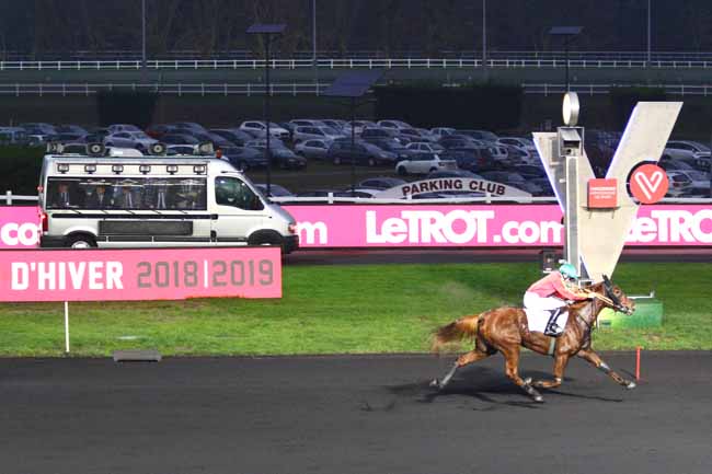 Photo d'arrivée de la course pmu PRIX DE PORTBAIL à PARIS-VINCENNES le Dimanche 30 décembre 2018