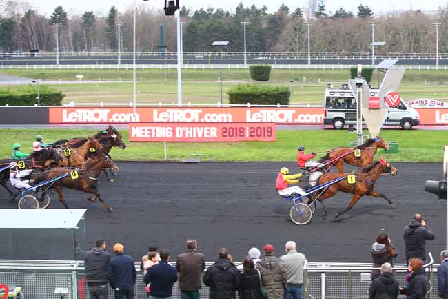 Photo d'arrivée de la course pmu PRIX DE CLAMECY à PARIS-VINCENNES le Lundi 31 décembre 2018