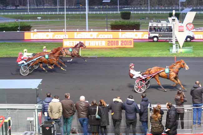 Photo d'arrivée de la course pmu PRIX DE TOURNON à PARIS-VINCENNES le Lundi 31 décembre 2018