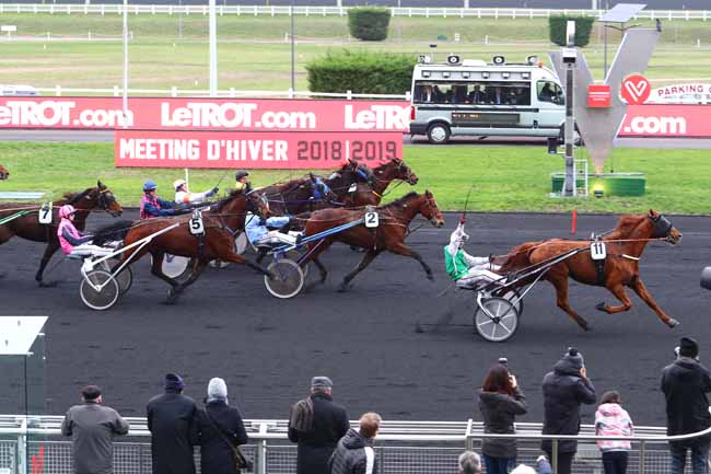 Photo d'arrivée de la course pmu PRIX DU CROISE-LAROCHE à PARIS-VINCENNES le Mardi 1 janvier 2019