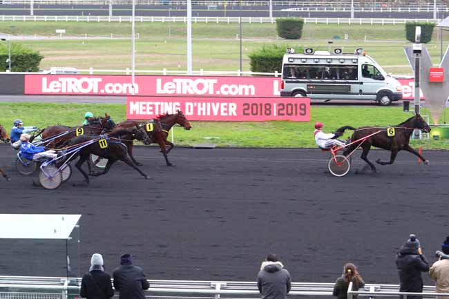 Photo d'arrivée de la course pmu PRIX DE CHARLEVILLE à PARIS-VINCENNES le Mardi 1 janvier 2019