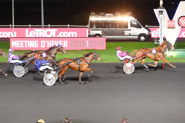 Photo d'arrivée de la course pmu PRIX DE MEZIERES à PARIS-VINCENNES le Mardi 1 janvier 2019
