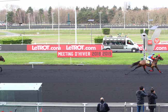 Photo d'arrivée de la course pmu PRIX DE RAULHAC à PARIS-VINCENNES le Mercredi 2 janvier 2019