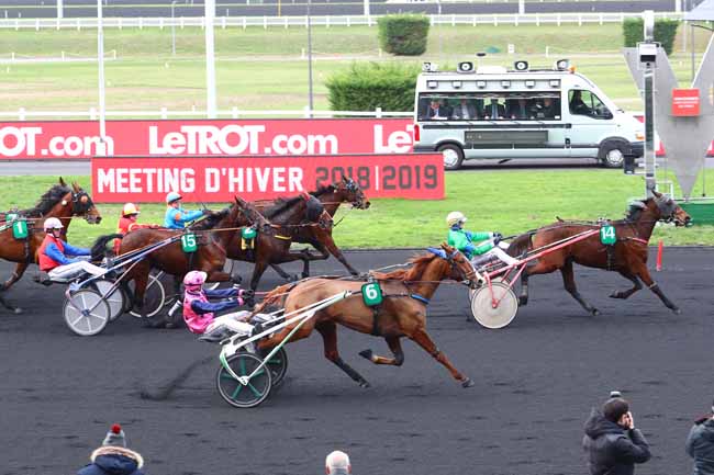 Photo d'arrivée de la course pmu PRIX DE GRAY à PARIS-VINCENNES le Mercredi 2 janvier 2019