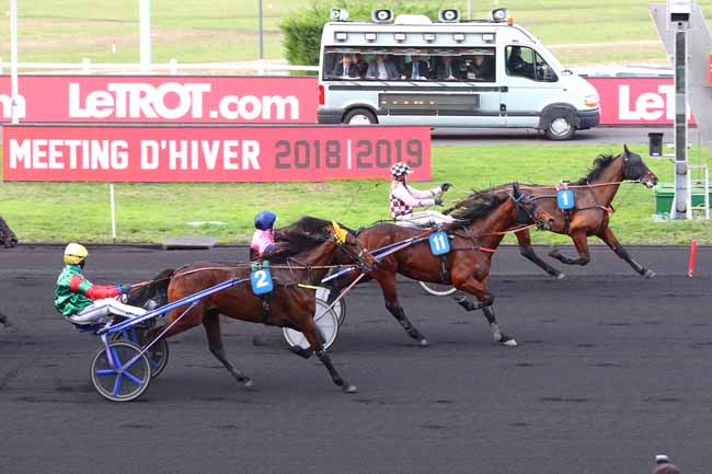 Photo d'arrivée de la course pmu PRIX DE MONTPELLIER à PARIS-VINCENNES le Mercredi 2 janvier 2019