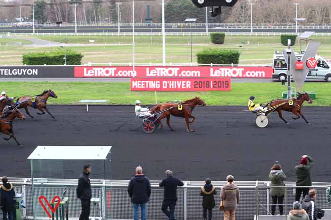 Photo d'arrivée de la course pmu PRIX DE CHATELGUYON à PARIS-VINCENNES le Jeudi 3 janvier 2019