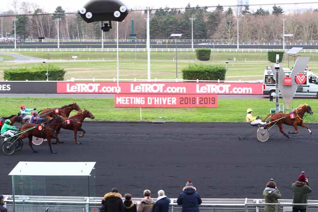 Photo d'arrivée de la course pmu PRIX DE LIGNIERES à PARIS-VINCENNES le Jeudi 3 janvier 2019