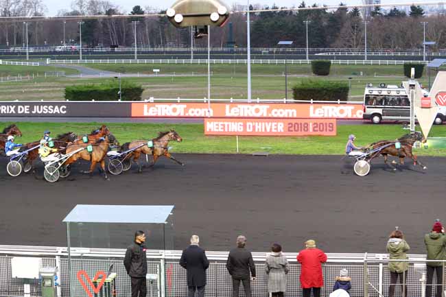 Photo d'arrivée de la course pmu PRIX DE JUSSAC à PARIS-VINCENNES le Jeudi 3 janvier 2019