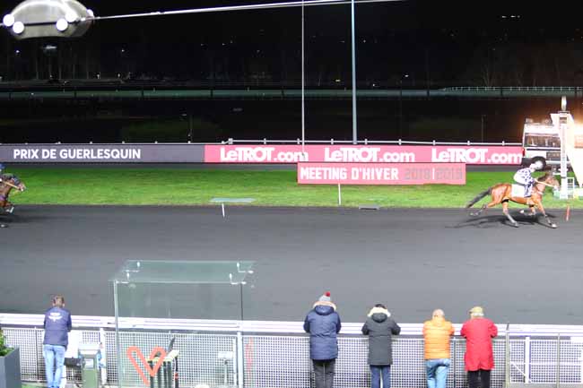 Photo d'arrivée de la course pmu PRIX DE GUERLESQUIN à PARIS-VINCENNES le Jeudi 3 janvier 2019