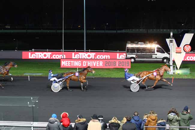 Photo d'arrivée de la course pmu PRIX DE VIC-FEZENSAC à PARIS-VINCENNES le Samedi 5 janvier 2019