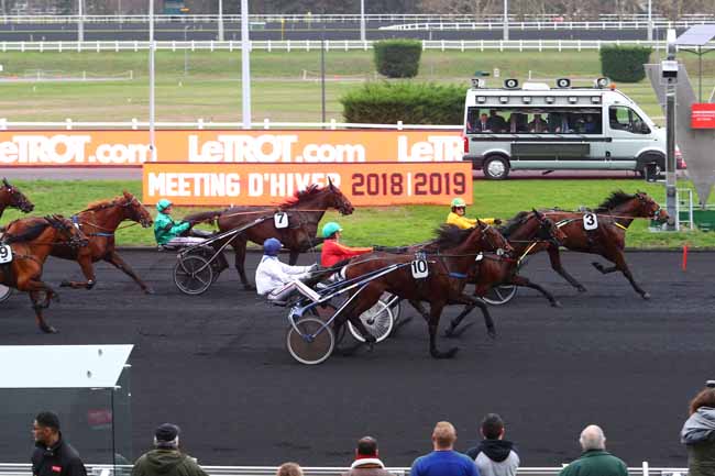 Photo d'arrivée de la course pmu PRIX DE CROISSANVILLE à PARIS-VINCENNES le Lundi 7 janvier 2019