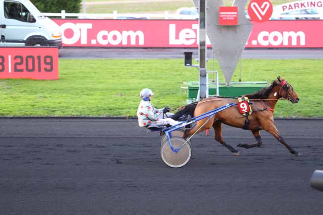 Photo d'arrivée de la course pmu PRIX DE VILLEREAL à PARIS-VINCENNES le Mardi 8 janvier 2019