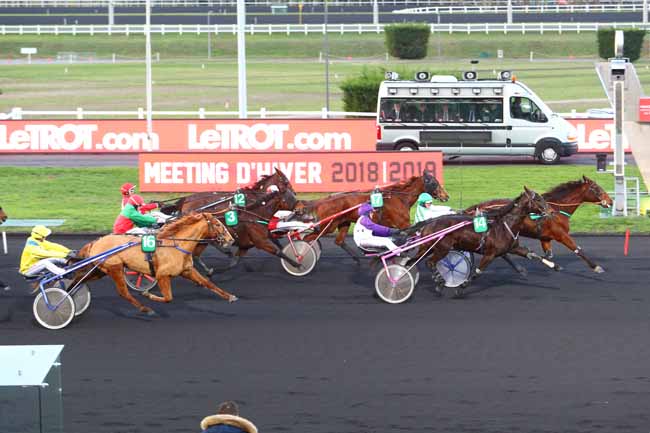 Photo d'arrivée de la course pmu PRIX DE QUESTEMBERT à PARIS-VINCENNES le Mardi 8 janvier 2019