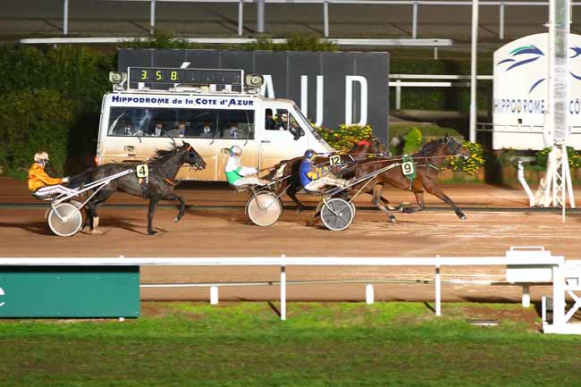 Photo d'arrivée de la course pmu PRIX DE LA COTE D'EMERAUDE à CAGNES-SUR-MER le Mercredi 9 janvier 2019