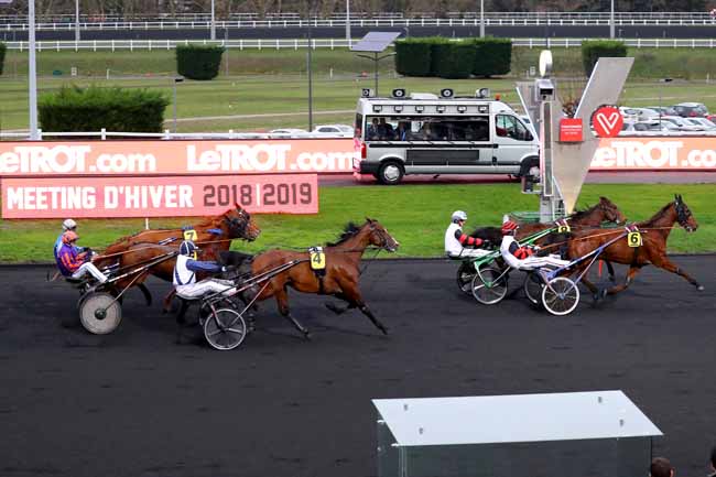 Photo d'arrivée de la course pmu PRIX DU FOREZ à PARIS-VINCENNES le Samedi 12 janvier 2019