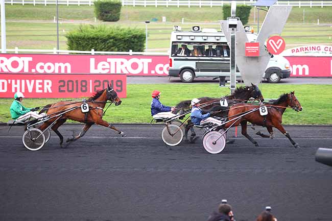 Photo d'arrivée de la course pmu PRIX DE RIOM à PARIS-VINCENNES le Lundi 14 janvier 2019