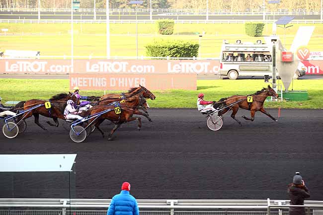 Photo d'arrivée de la course pmu PRIX D'ABLEIGES à PARIS-VINCENNES le Vendredi 18 janvier 2019