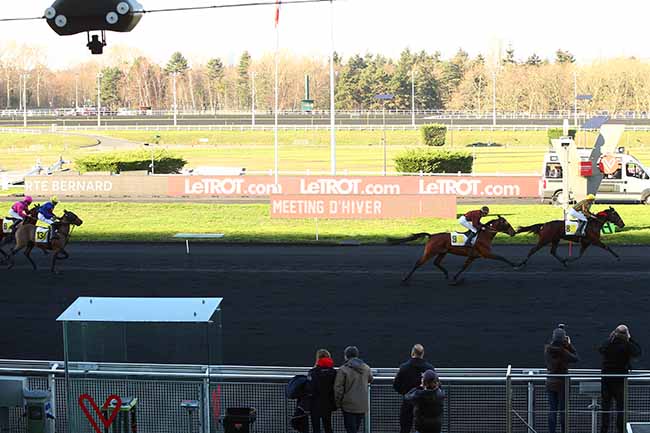 Photo d'arrivée de la course pmu PRIX DE LA FERTE BERNARD à PARIS-VINCENNES le Vendredi 18 janvier 2019