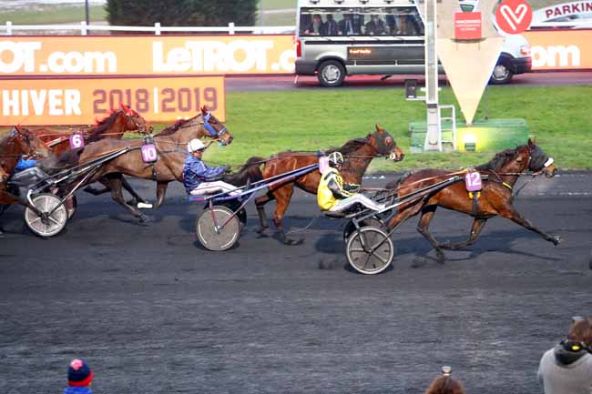 Photo d'arrivée de la course pmu PRIX DES BALEARES à PARIS-VINCENNES le Jeudi 24 janvier 2019